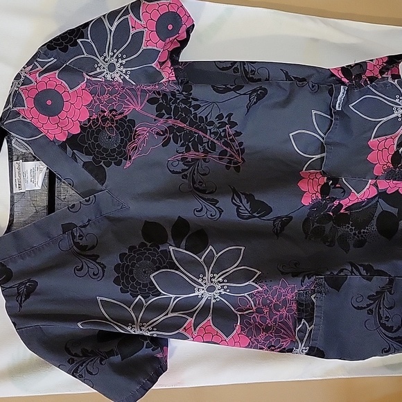 Uniform Advantage Tops Ua Scrubs Top Poshmark